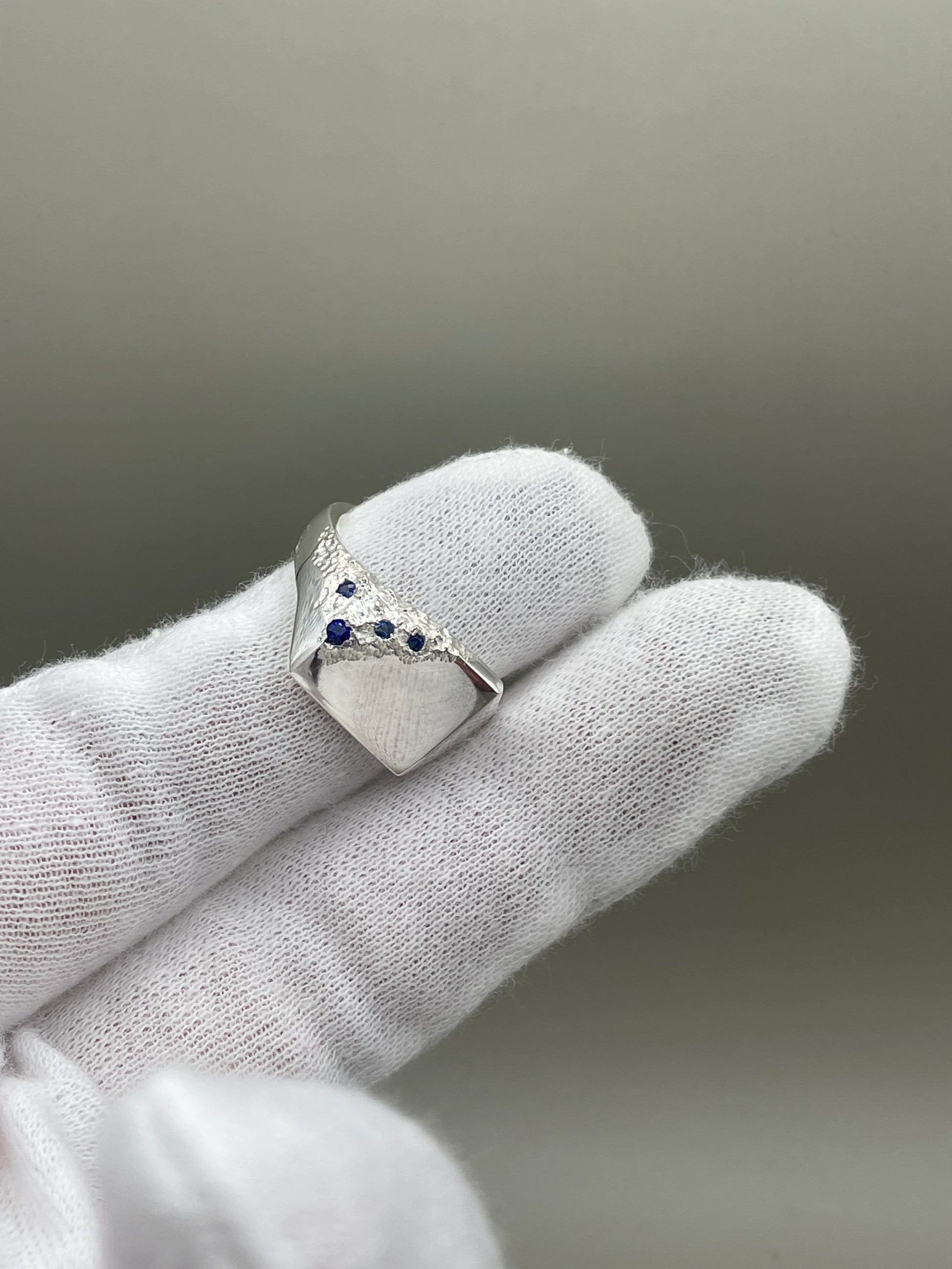 Leo Ring