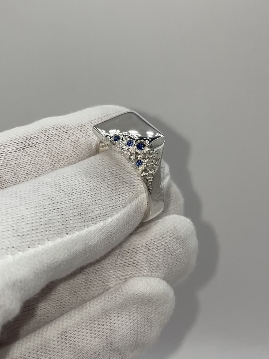 Leo Ring